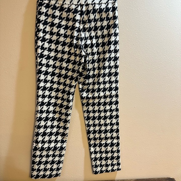 Crazy Larry pants very cute. Size 6. Inseam 24.​​ - Picture 1 of 2